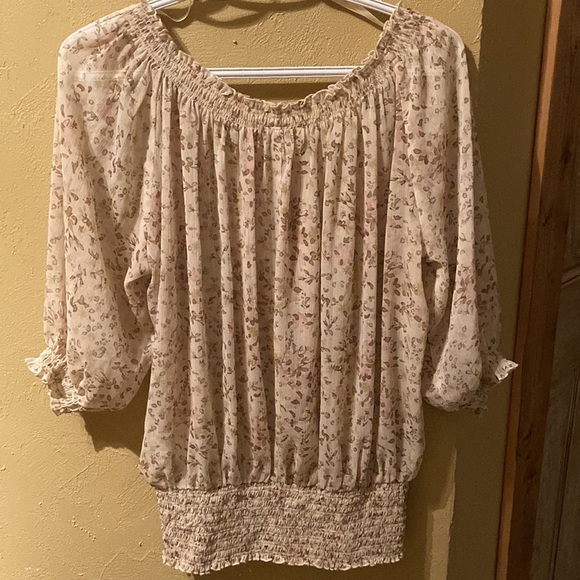 Suzy Shier Sheer Top - Picture 4 of 5